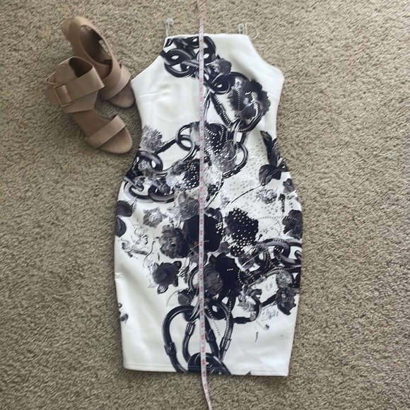 Chic Monochrome Floral Mini Dress - Picture 7 of 12